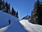 24 Salendo la pista panoramica